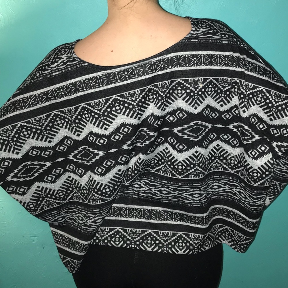 Aztec Cropped Sweater - Picture 3 of 4